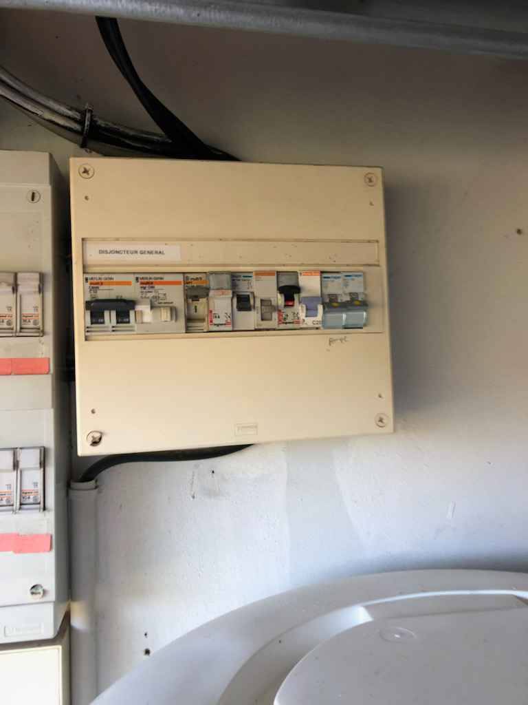 LES RÉALISATIONS DE SAS R.2.E À TELOCHÉ2